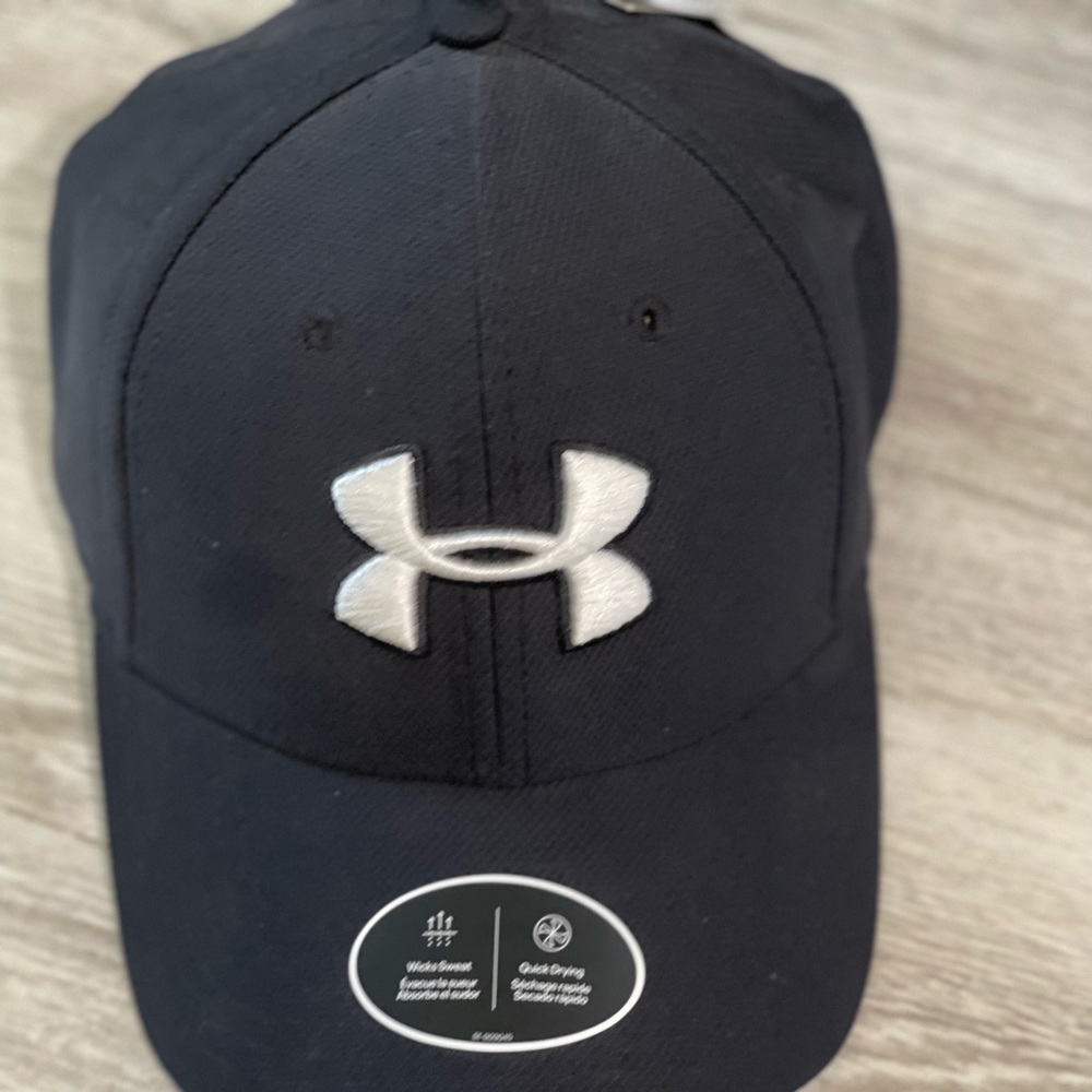 Size L/XL UA Hat NWT